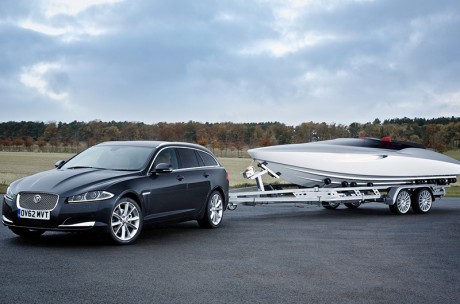 Concept Speedboat by Jaguar Cars e Jaguar XF Sportbrake