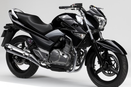 Suzuki Inazuma 250 è una moto competitiva sotto molti aspetti, a cominciare dal prezzo di vendita: Euro 3.990.