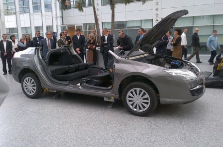 Renault ha progettato una Laguna integralmente smontabile e riutilizzabile. 