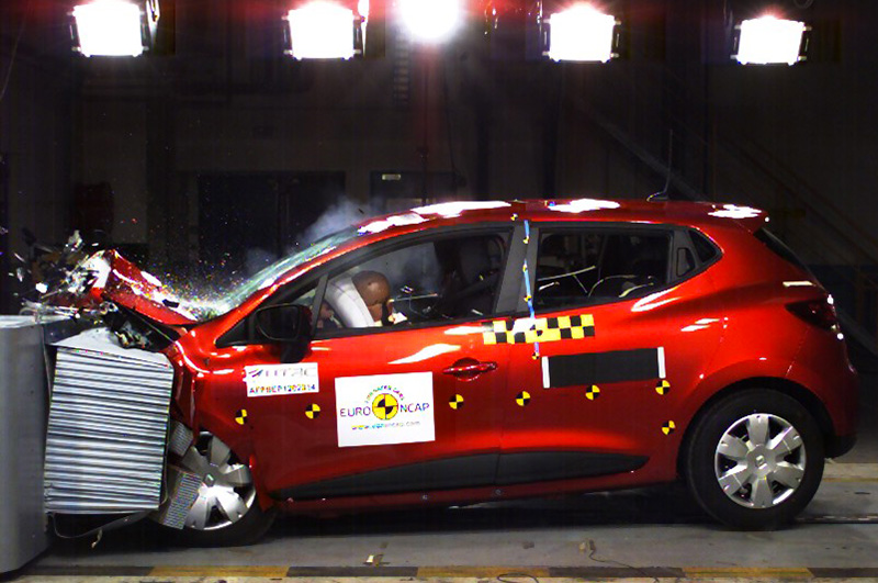 Nuova Renault Clio leader nella sicurezza