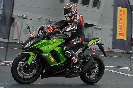 Max Biaggi prova le nuove Pirelli Angel GT