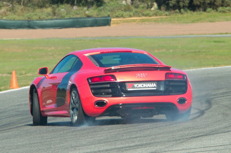 Yokohama ADVAN Sport V105