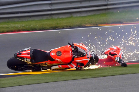 Andrea Dovizioso caduta Sachsenring