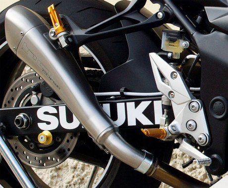 HP CORSE SUZUKI GSR 750 (Particolare)-3