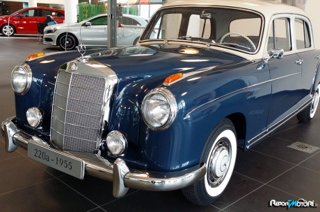  Mercedes Ponton 220A - Mercedes-Benz Classic Center