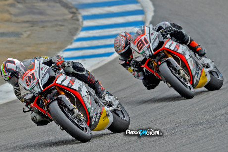 Leon Haslam vs Jordi Torres - Aprilia Racing Team - Laguna Seca 2015