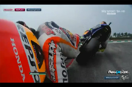 Scontro Marquez e Valentino Rossi - Sepang 2015