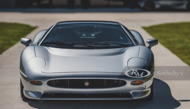 Jaguar XJ220