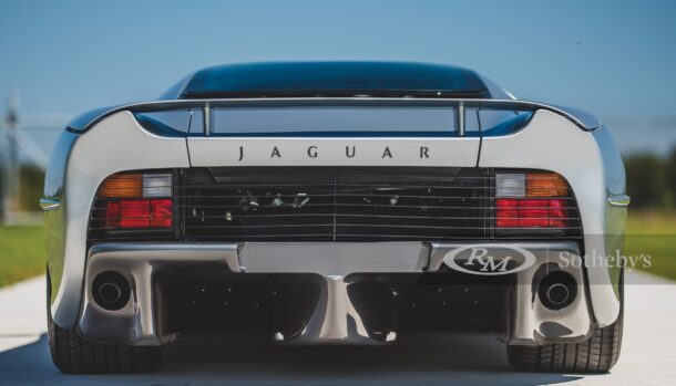 Jaguar XJ220