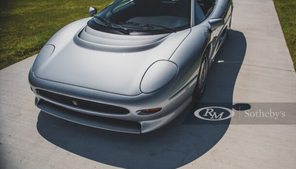 Jaguar XJ220