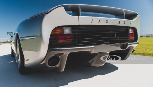 Jaguar XJ220