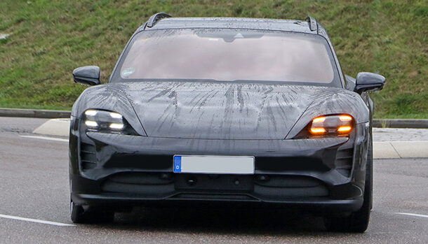 Nuova Porsche Taycan Cross Turismo