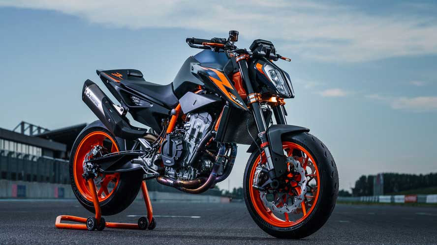 KTM 890 Due R 2022 motore da 121 cavalli impianto frenante Brembo