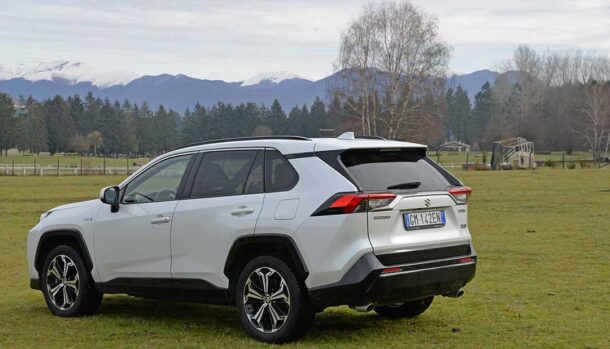 Suzuki Across Plug-In - Prova su strada