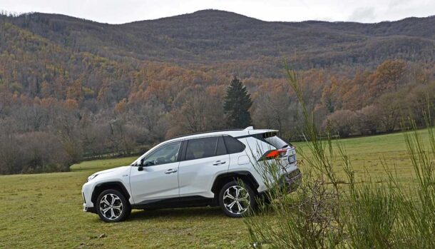 Suzuki Across Plug-In - Prova su strada