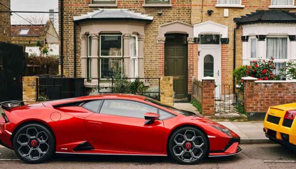 Lamborghini: la storia del V10 e dei White Stripes