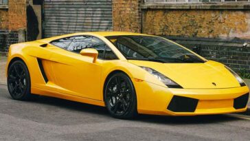 Lamborghini: la storia del V10 e dei White Stripes