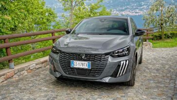 Peugeot E-208