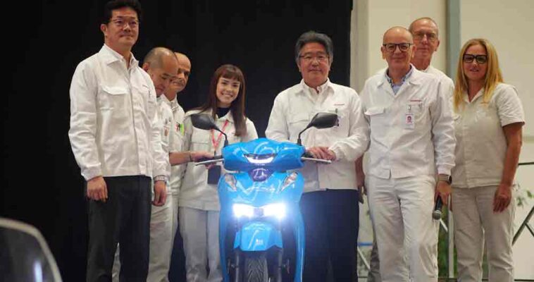 Lo scooter Honda SH celebra i suoi 40 anni di storia
