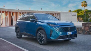 PEUGEOT 5008 HYBRID