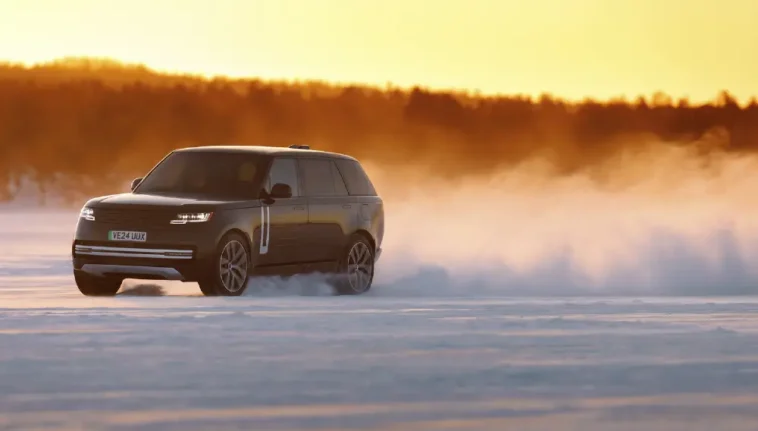 I prototipi elettrici Range Rover superano il ciclo di test invernali