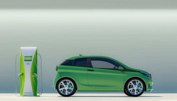 Un'auto elettrica in ricarica