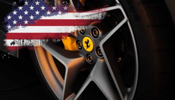 Cerchio con logo Ferrari e una bandiera americana
