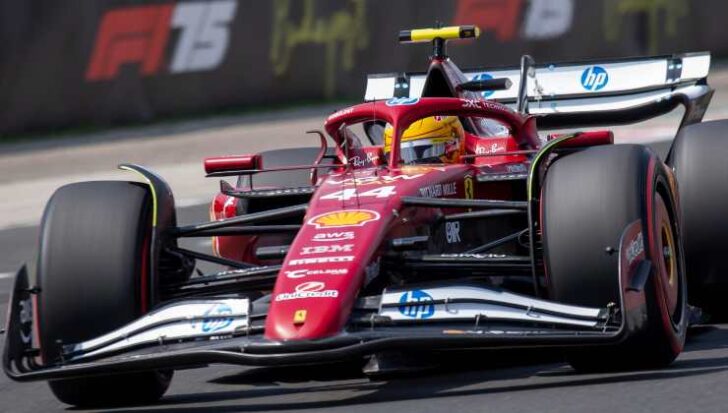 Lewis Hamilton al volante della Ferrari F1