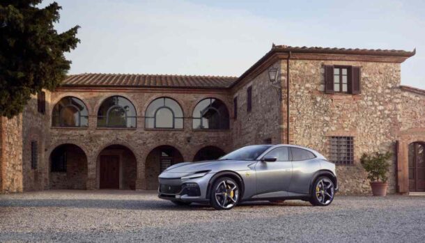 La Ferrari Purosangue parcheggiata