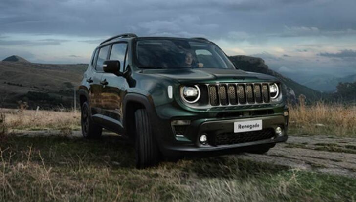 La Jeep Renegade in strada