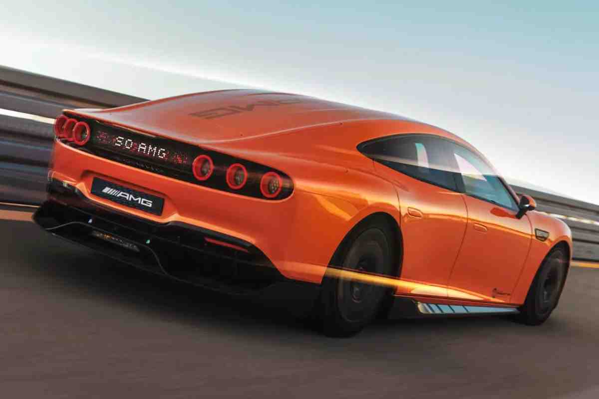 Mercedes mette in ginocchio Bugatti, Pagani e Ferrari