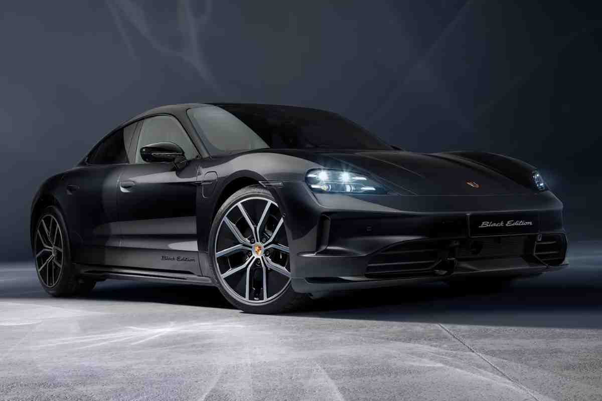 Porsche ceffone all'elettrico