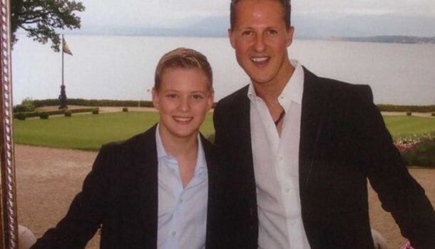Mick e Michael Schumacher abbracciati