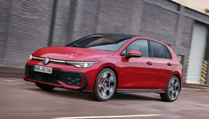 La Volkswagen Golf GTI in strada