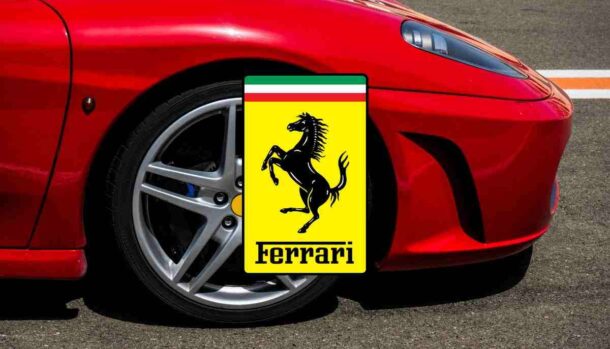 Compra una Ferrari al costo di una Dacia: con questo "trucco" si ritrova per le mani un tesoro