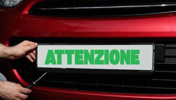 Auto sporca novità targa