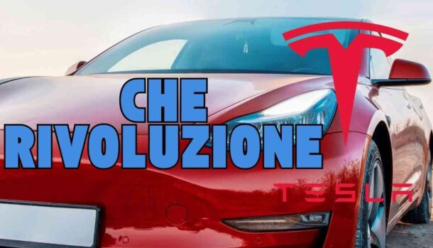 Tesla rivoluzione robotaxi novità