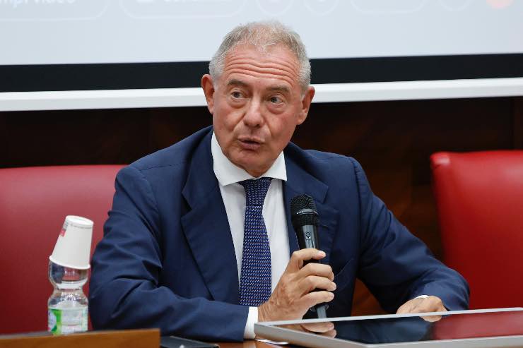 Adolfo Urso gli stabilimenti non chiuderanno