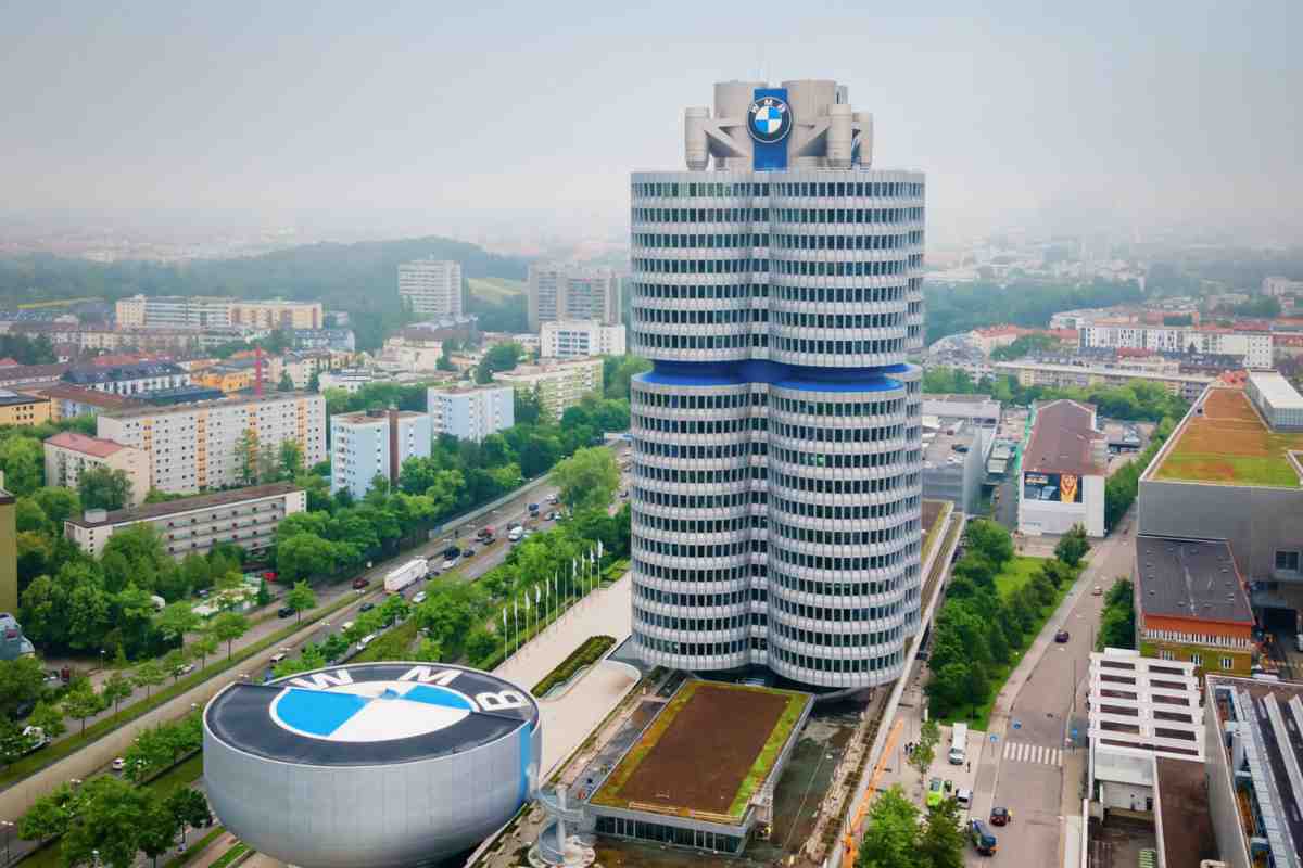 Mercato in ginocchio licenziamenti