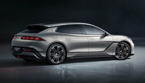 Auto nemesi della Mercedes dalla Cina