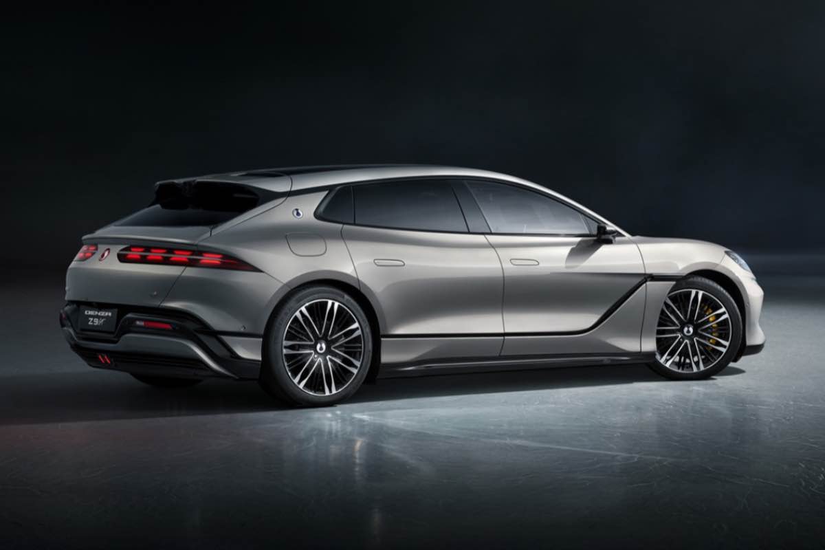 Auto nemesi della Mercedes dalla Cina