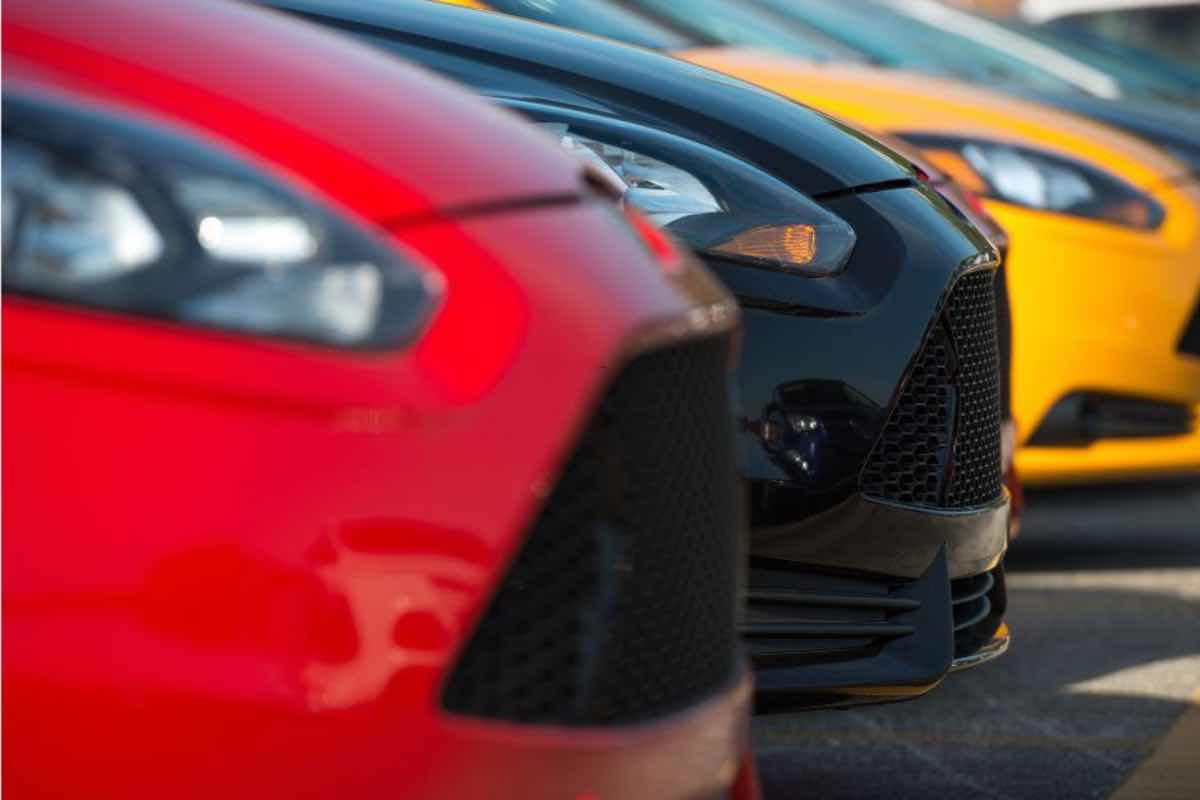 Auto il noto brand cambia logo