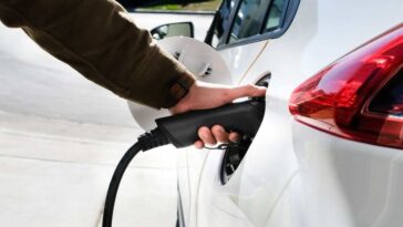 Auto elettrica il colosso ci ripensa