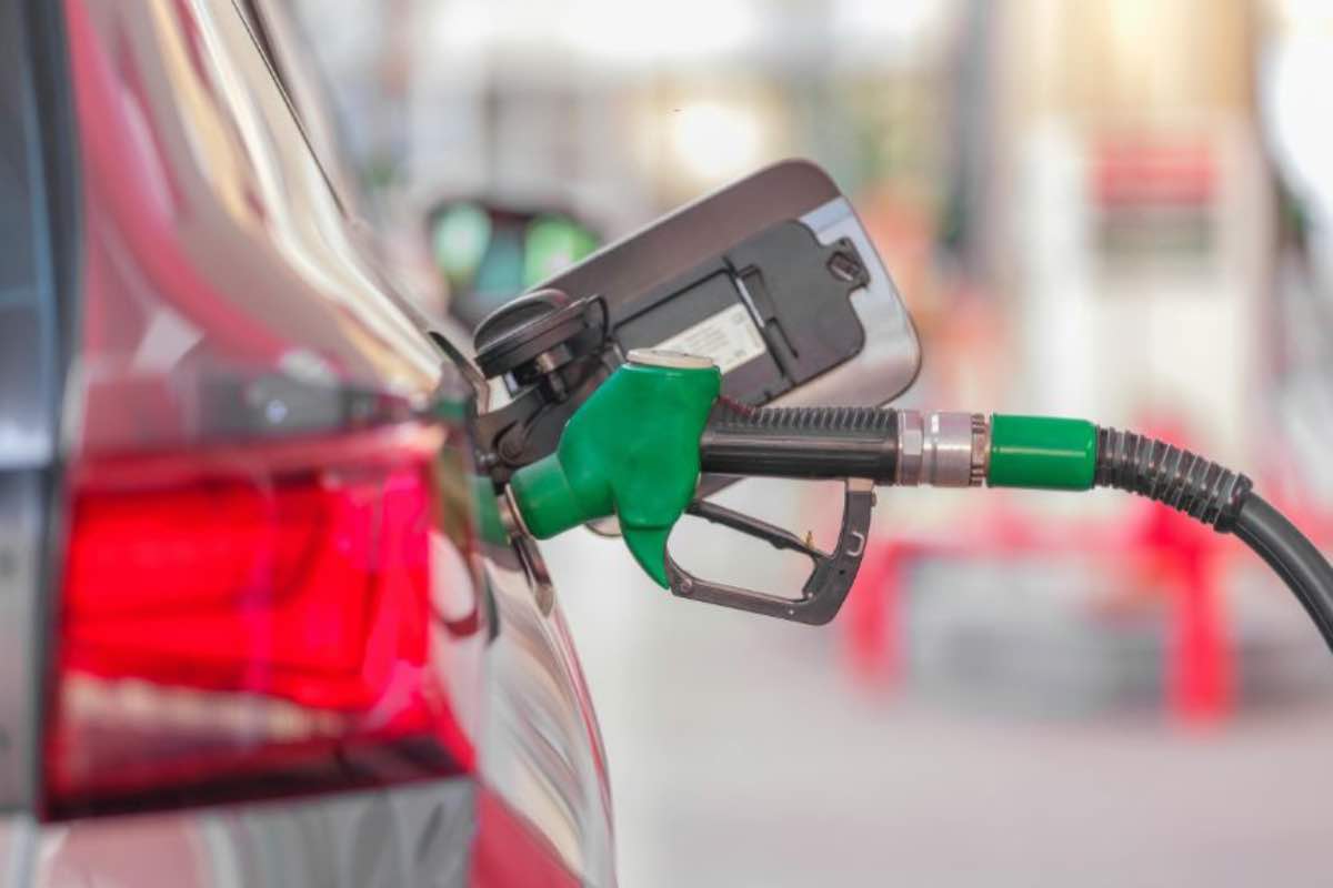 Carburanti l'Europa anticipa i tempi