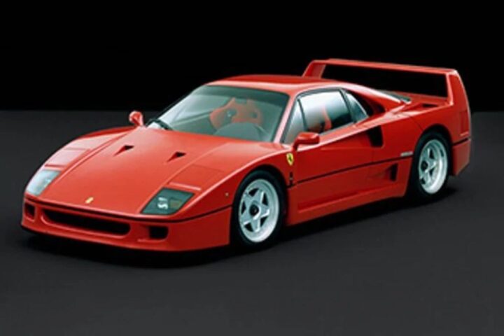 Ferrari auto dimenticata