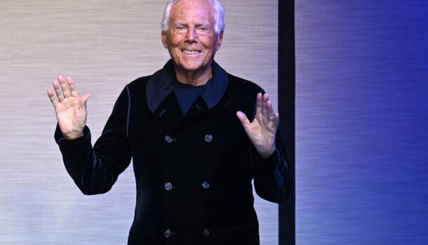 Giorgio Armani sorridente