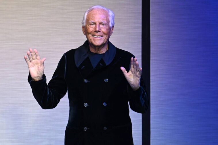 Giorgio Armani sorridente