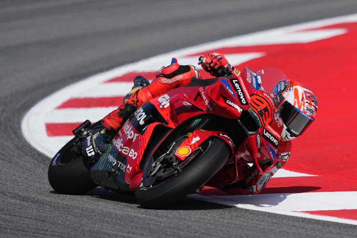 Marquez sgarro finale a Valentino Rossi