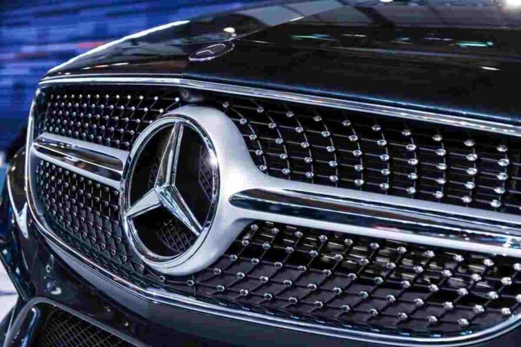 Mercedes trasforma l'auto in un tablet