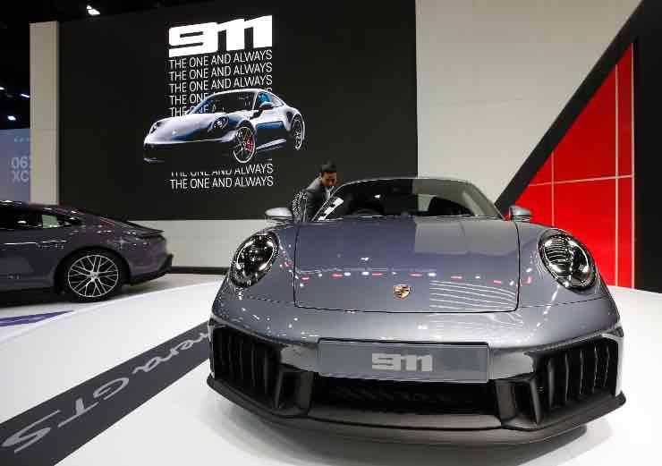 Porsche torna a spingere sul motore termico